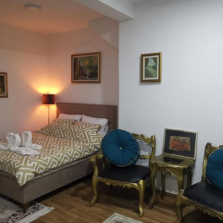 In Apartments Airport Mitrovici  外观 照片