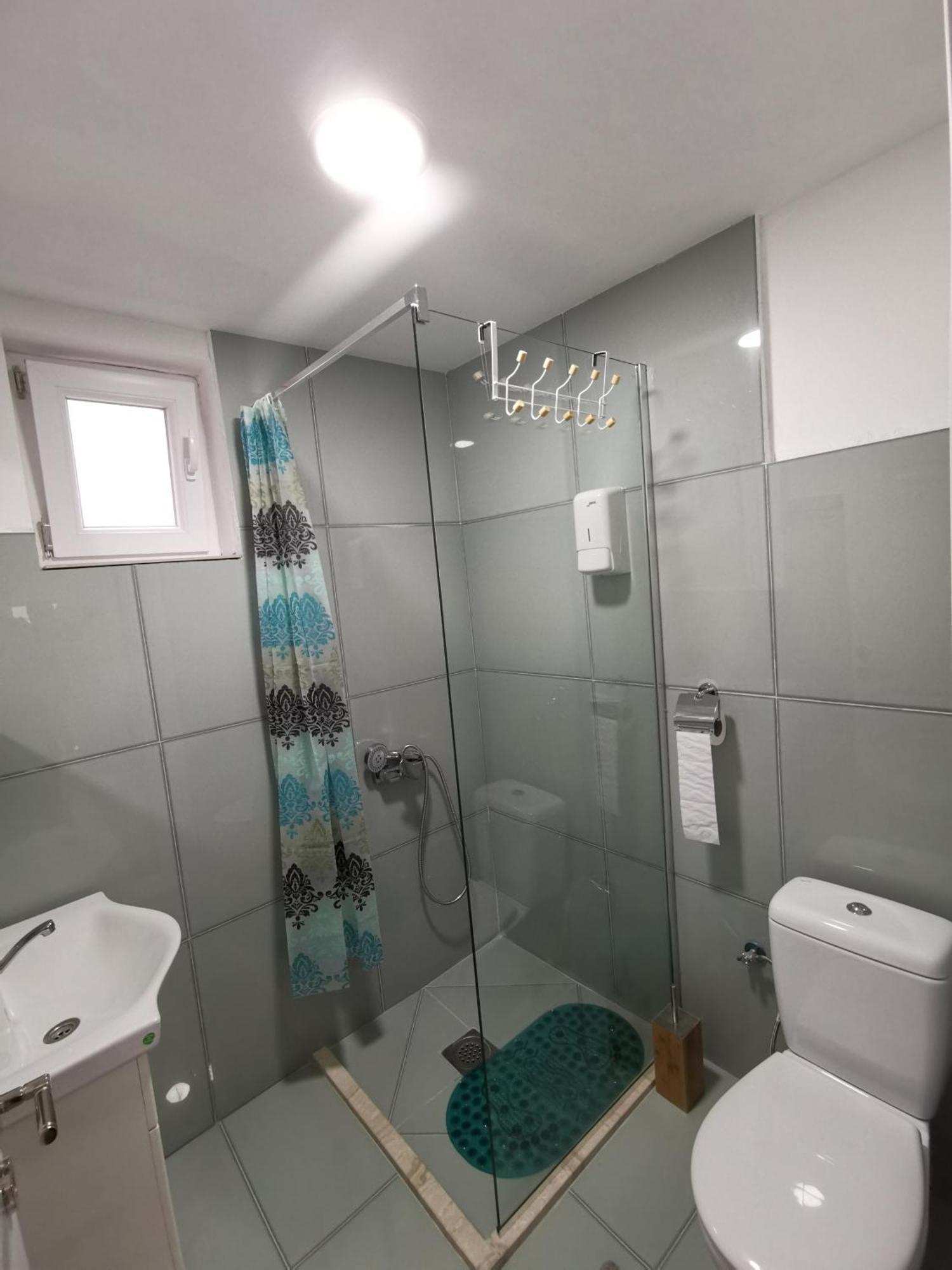 In Apartments Airport Mitrovici  客房 照片